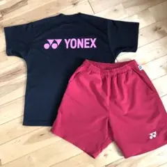 YONEX 黒Tシャツ 赤ショートパンツ セット