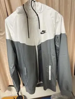 Nike フード付きナイロンジャケット ホワイト/グレー