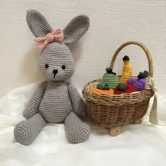 ウサギあみぐるみと果物セット