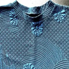 ターコイズブルー総絞り風Tシャツ 半袖 立体花模様　五部袖