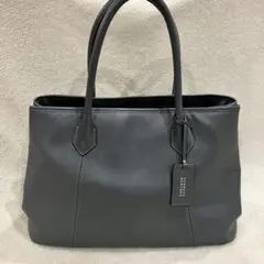バーニーズニューヨーク トートバッグ シボ革 グレー ロゴチャーム A4可
