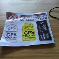 新品未使用の防犯用のGPSトラッキングステッカーとソーラー式の点滅ライトです