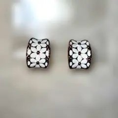 イヤリング　白×ピンクゴールド　花柄