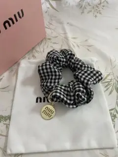 miu miu リボン付きシュシュ オリーブグリーン・ベージュ Foo Tokyo 公式ストア | シルクリボンシュシュ 2WAYタイプ