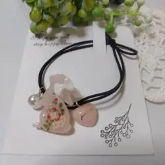 ゴム付け替え可能　いちごみるくウサギの花柄ヘアゴム
