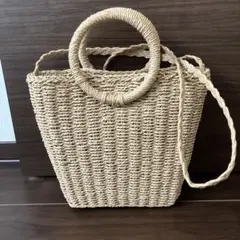ベージュかごバッグ