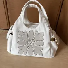 ホワイト 花柄エンボス ハンドバッグ