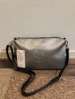 新品　D.KELLY ショルダーバッグ　シルバーベージュ×ブラック