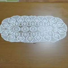 ホワイトレーステーブルセンター 約70cm x 30cm