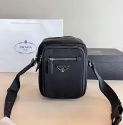 PRADA ブラック ショルダーバッグ