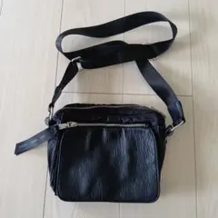 nouerブラックショルダーバッグ