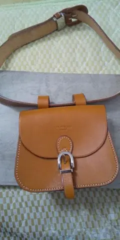 美品　クレージュ　ボディバッグ　ウエストポーチ　レザー　ブラウン 牛革シュリンクレザー YKKファスナー ボディバッグ ウエスト