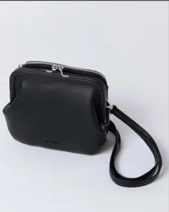 ALTOROSE 黒の合成皮革がま口ショルダーバッグ