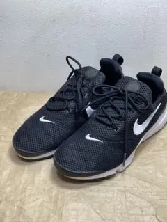 7.22 910569-006 NIKE スニーカー　23.5CM