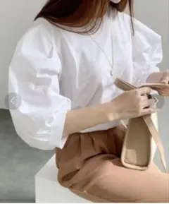 ボリューム袖 パフスリーブ ソリッドTシャツ