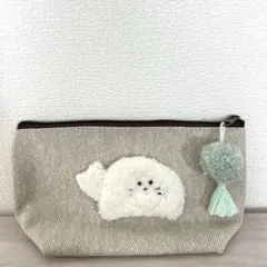 パンチニードル　あざらしの赤ちゃん　ポーチ
