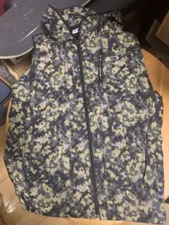 OAKLEY 迷彩フーディベスト