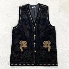 【かわいいワンちゃん】ベスト　ジレ　ボタニカル ベロア　犬　黒　金ボタン　F