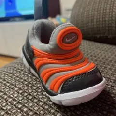 Nike スニーカー オレンジ グレー