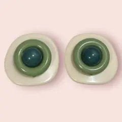 Item thumbnail for item ec59caed-1803-425c-960d-f76c75bc418e