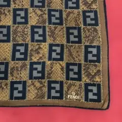 《57×57 特大》 FENDI ズッカ大判ハンカチーフひざ掛けスカーフused