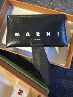 マルニ　三つ折り財布　MARNI 黒　箱付き美品