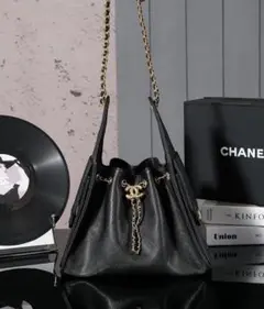 CHANEL ブラック レザー ショルダーバッグ