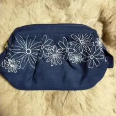 AfternoonTea　ネイビー　花柄刺繍ポーチ　ワイヤー入り