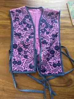 花柄刺繍のカジュアルベスト