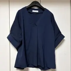 最終価格！ディスコート❤︎Vネック紺色ブラウス⭐︎超美品！