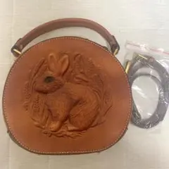 【新品未使用】型押しうさぎの本革ショルダーバッグ