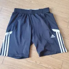 adidas 短パン M
