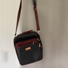 ショルダーバッグ ブラックとブラウン