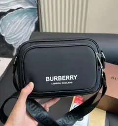 BURBERRY ブラック ショルダーバッグ
