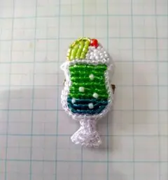 ハンドメイドビーズ刺繍ブローチ メロンクリームソーダ