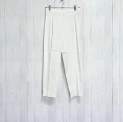 【ラエフ】 テーパードパンツ 無地 薄手柔らか 涼しげ 大人可愛い シンプル