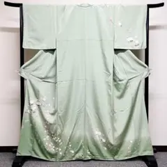 薄い緑色に花が描かれた訪問着 着物