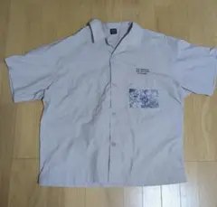 ベージュ 半袖シャツ フロントポケット付き