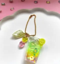 トロピカル　ドリンク　チャーム オイルシェイカー　シャカシャカキーホルダー