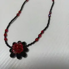 ハンドメイド、スワロフスキー　赤と　黒のフラワータイプのネックレスとリング