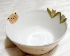クマの顔と花のデザインボウル