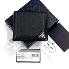 【極美品・付属品完備】 プラダ 折り財布 サフィアーノレザー ロゴ金具 ネロ