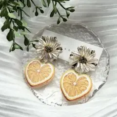 1点のみ　クリアガラスフラワー×ジュシーオレンジ　ピアス　イヤリング