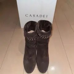 カサデイ スエード チェーンデザイン ショートブーツ