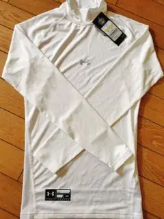 半額新品 Under Armour ホワイトアンダーシャツ MD 夏用メッシュ