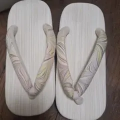 和装用草履 クリーム色 ピンク色ストライプ模様