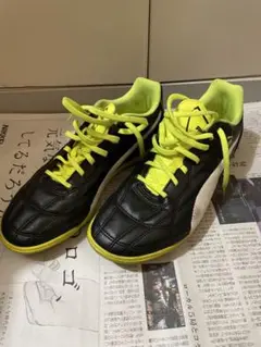 PUMA フットサルシューズ