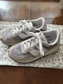 ニューバランス　スニーカー