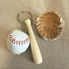 野球のキーホルダー　レザー調グローブとボール　木製バット　ミニチュア