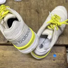 new balance スニーカー ホワイト/イエロー　なニューバランス